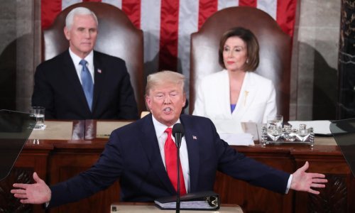 Trump odbio pružiti ruku Pelosi, ona poderala govor: Ovo su stvari kojih se u njemu dotakao, uključujući oružje i Mars