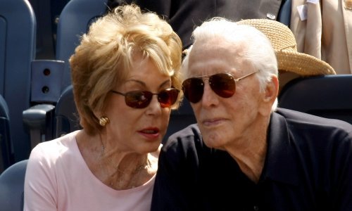 Pisma Kirka Douglasa i njegove supruge Anne Buydens ispričala su najljepšu ljubavnu priču