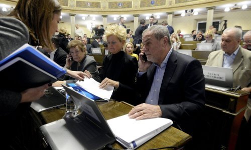 Bandić povukao sve amandmane, HDZ-ovci četiri, a u skupštini lom: 'Ovo je kao da HDZ zapali kuću, a Bandić onda zapali cijeli grad'