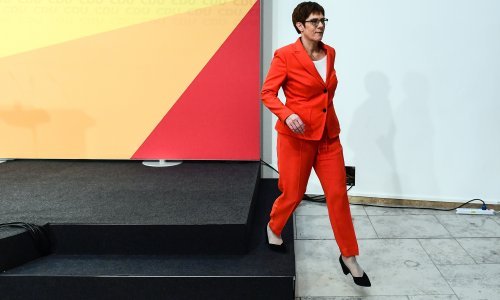 Politički šok u Njemačkoj: Nesuđena nasljednica Angele Merkel odustala!