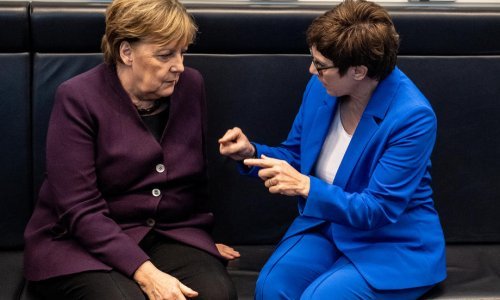 Merkel žali zbog povlačenja svoje štićenice; CSU ne zanima kancelarska pozicija