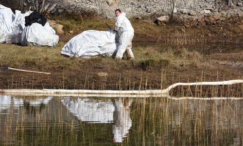 Počelo čišćenje opasnog otpada na rijeci Zrmanji: 'Tko je to radio, ne znam'