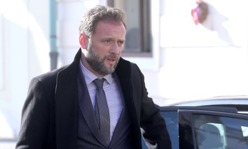 Ministar Banožić potvrdio: Grabar-Kitarović podnijela zahtjev za uredom