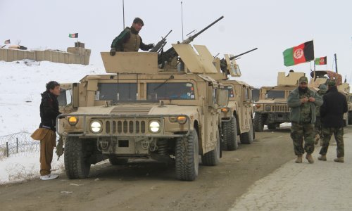 Unatoč mirovnim pregovorima sukobi u Afganistanu ne jenjavaju, u zračnom udaru ubijen talibanski zapovjednik