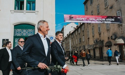 Klapa Rišpet uoči Valentinova na rivi iznenadila Splićanke