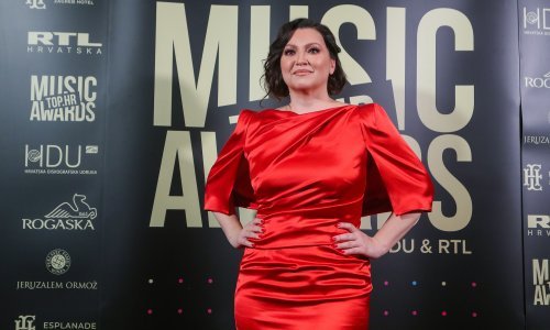 Nina Badrić fanove razveselila snimkom starom 15 godina, oni joj čestitaju što je karijeru izgradila bez golotinje