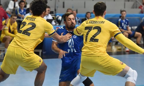 Rukometaši Zagreba bez šanse kod Barcelone; zbog kazne nije bilo trenera Vujovića, ali su se u zapisniku našla dva 'egzotična' imena