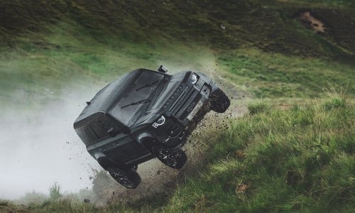 [FOTO/VIDEO] Spektakularne scene sa snimanja Jamesa Bonda: Novi Land Rover Defender skače 30-tak metara