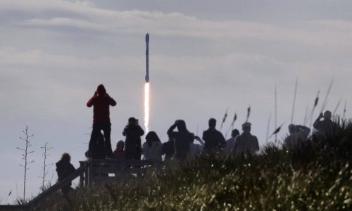 SpaceX odgodio lansiranje 60 Starlink satelita zbog provjere raketnih ventila: danas novi pokušaj