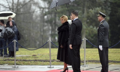 Elegantna u crnom: Kolinda Grabar Kitarović posljednjeg dana na Pantovčaku igrala je na sigurno