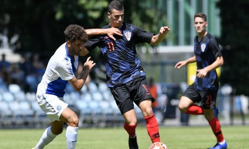 Mladi hrvatski reprezentativci svom su izborniku Josipu Šimuniću na najbolji način čestitali 42. rođendan