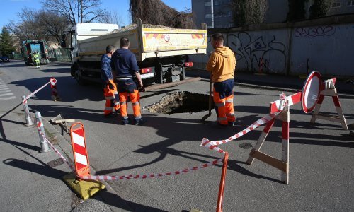 Nasred ulice u Zagrebu otvorila se rupa