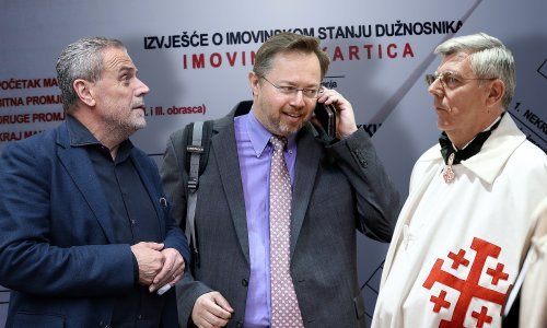 Neki čuvaju sveti grob jeruzalemski, neki su u zmajskim bratstvima... Zašto naši političari kriju članstva u interesnim grupama?