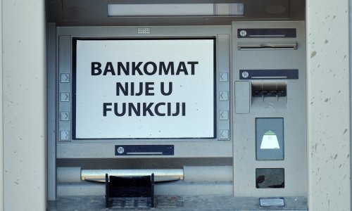 Rusi pokušali provaliti bankomat u Karlovcu