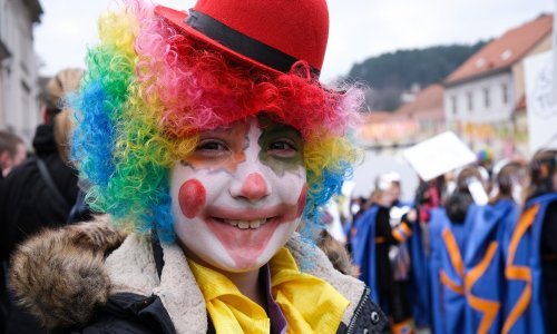 Maškare zavladale zemljom: U Zagrebu najmlađi uživali u maskenbalu na ledu, a veselo je bilo i na Samoborskom fašniku