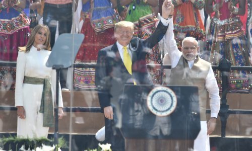 Sto tisuća Indijaca pozdravilo američkog predsjednika: 'Namaste Trump'