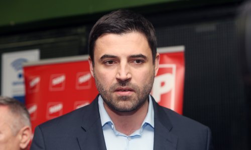 Bernardić u Karlovcu: Čim preuzmemo vlast, osigurat ćemo svima 500 kuna veće plaće