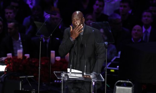 Michael Jordan grcao u suzama: 'Kada je Kobe Bryant umro, umro je i dio mene. Počivaj u miru, braco'