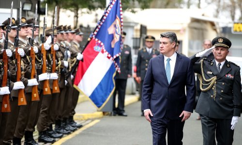 Predsjednik Zoran Milanović na obljetnici Počasne bojne: Patriotizam nije kad skočiš s Patrije na beton