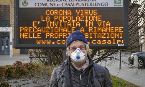 Broj zaraženih koronavirusom u Italiji porastao na 888, umrla 21 osoba