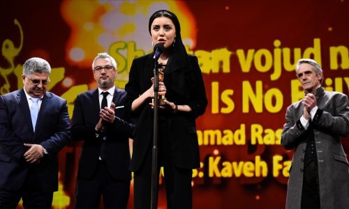 Zlatnog medvjeda osvojio je film iranskog redatelja Mohammada Rasoulofa, kojemu je zabranjeno snimanje i putovanje