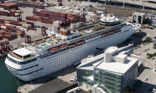 Francuzi na kruzeru ljutiti jer zbog virusa ne mogu pristati u Marseille