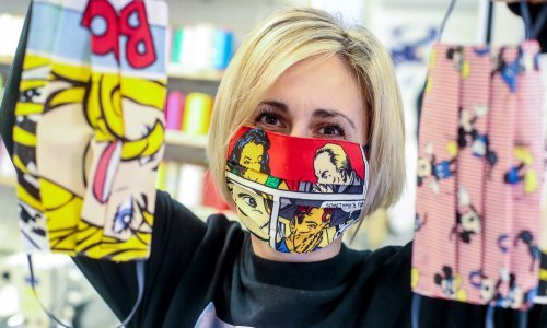 Modni dizajner među svoje kreacije uvrstio i higijenske maske