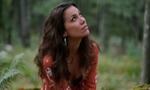 Tko je Aklea Neon, djevojka o kojoj svi pričaju nakon nastupa na Dori