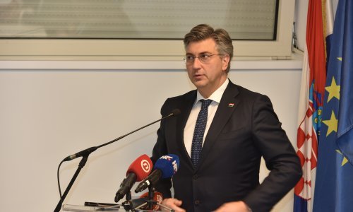 Plenković u Umagu s hotelijerima: Imamo mjere za pomoć turizmu u slučaju eskalacije koronavirusa i migrantske krize