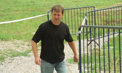 Bivši član 'zločinačke' postrojavao goste na Knežiji