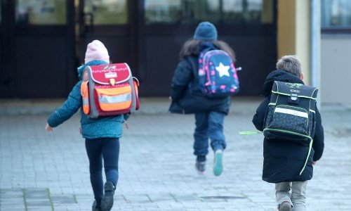 Nakon što je rekao da djeca u školi ruke peru pepelom, Bandić zapaprio školama i vrtićima te poručio roditeljima da ne kupuju sapun i WC papir