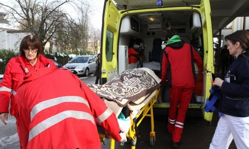 U gospićkoj bolnici životno ugrožen migrant iz Turske