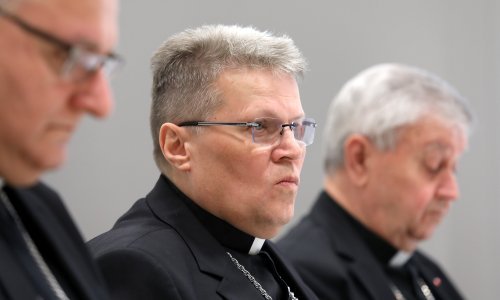 Biskupi oštro o udomljavanju djece od strane gej parova: To je prvi korak nametanja nove obiteljske paradigme, pravo na dijete ne postoji; to je nasilje