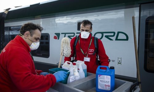 Koronavirus zatvara škole u Italiji, Njemačka otkazuje letove, a Saudijci 'mali hadž'