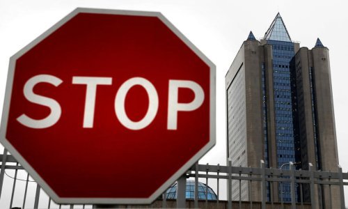 Gazprom zbog koronavirusa obustavio putovanja svog osoblja u inozemstvo, Putinu smeta 'histerija'