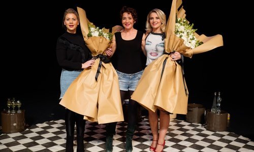 Svojim prvijencem „Gola u kavezu“ započeo je slavljenički mjesec i više od desetljeća postojanja kazališta Moruzgva