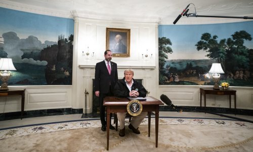 Trump odobrio 8,3 milijarde dolara za borbu protiv koronavirusa