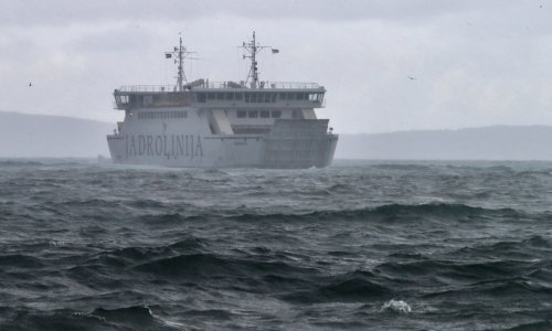 Na društvenim mrežama prozivaju Jadroliniju zbog loših higijenskih uvjeta na trajektima, evo što poručuju iz te kompanije