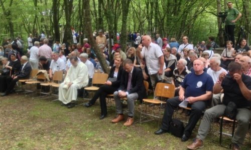 Hasanbegović na komemoraciji kod Jazovke pokupio burne ovacije