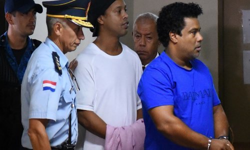 Nastavlja se Ronaldinhovo ponižavanje; slavni Brazilac s lisicama na rukama!