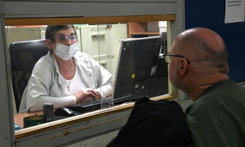 Što s plaćom ako vas izoliraju zbog koronavirusa? HZZO objavio detaljnu uputu