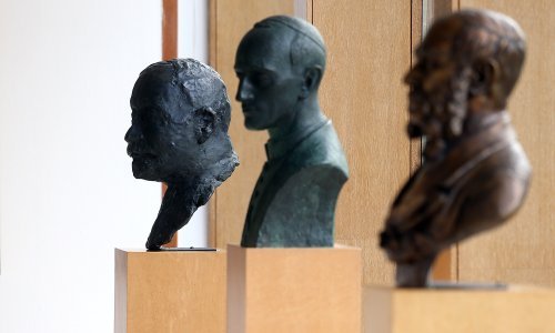 [ANKETA] Podržavate li potez predsjednika Milanovića da ukloni sve biste s Pantovčaka?