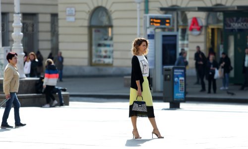 Doris Pinčić Rogoznica u ulozi modela zaustavljala poglede na glavnom zagrebačkom trgu