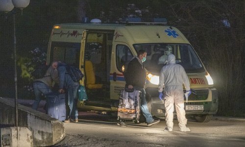 Putnici s Marka Pola pristižu u karantenu na Duilovu