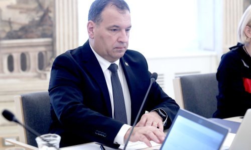 Beroš najavio: Preporuka je da se ne održavaju skupovi s više od 100 ljudi, a da se sportska natjecanja održavaju bez gledatelja