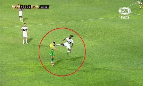 [VIDEO] Skoro ga je ubio; suludi kung-fu start Emmanuela Adebayora zgrozio je cijeli svijet