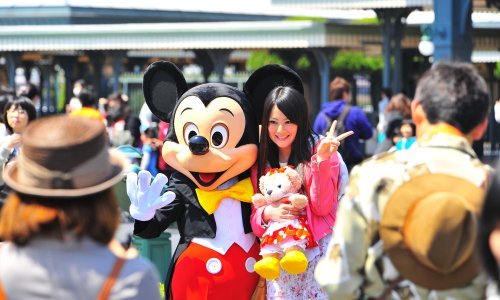 Zatvoren Disneyland u Los Angelesu, New York zabranio okupljanja s više od 500 ljudi...