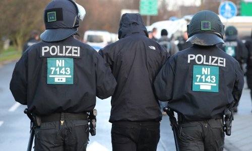 Njemačka policija upala u stanove neonacista koji su htjeli rušiti vladu