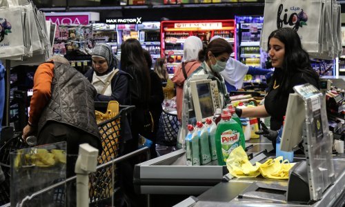 Trgovci pojačavaju zaštitu, ali veći su problem kupci. 'U tri minute razgrabe paletu mlijeka, viseći jedni na drugima'