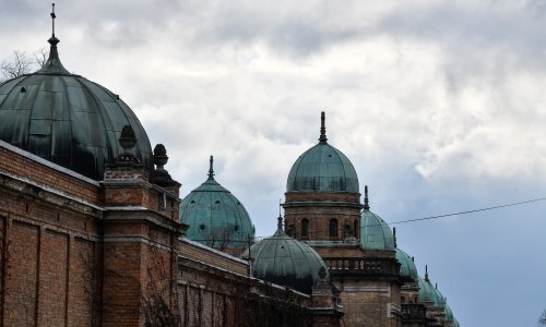 Zbog koronavirusa pogrebi u Zagrebu samo uz članove obitelji, a sućuti samo uz naklon bez rukovanja
